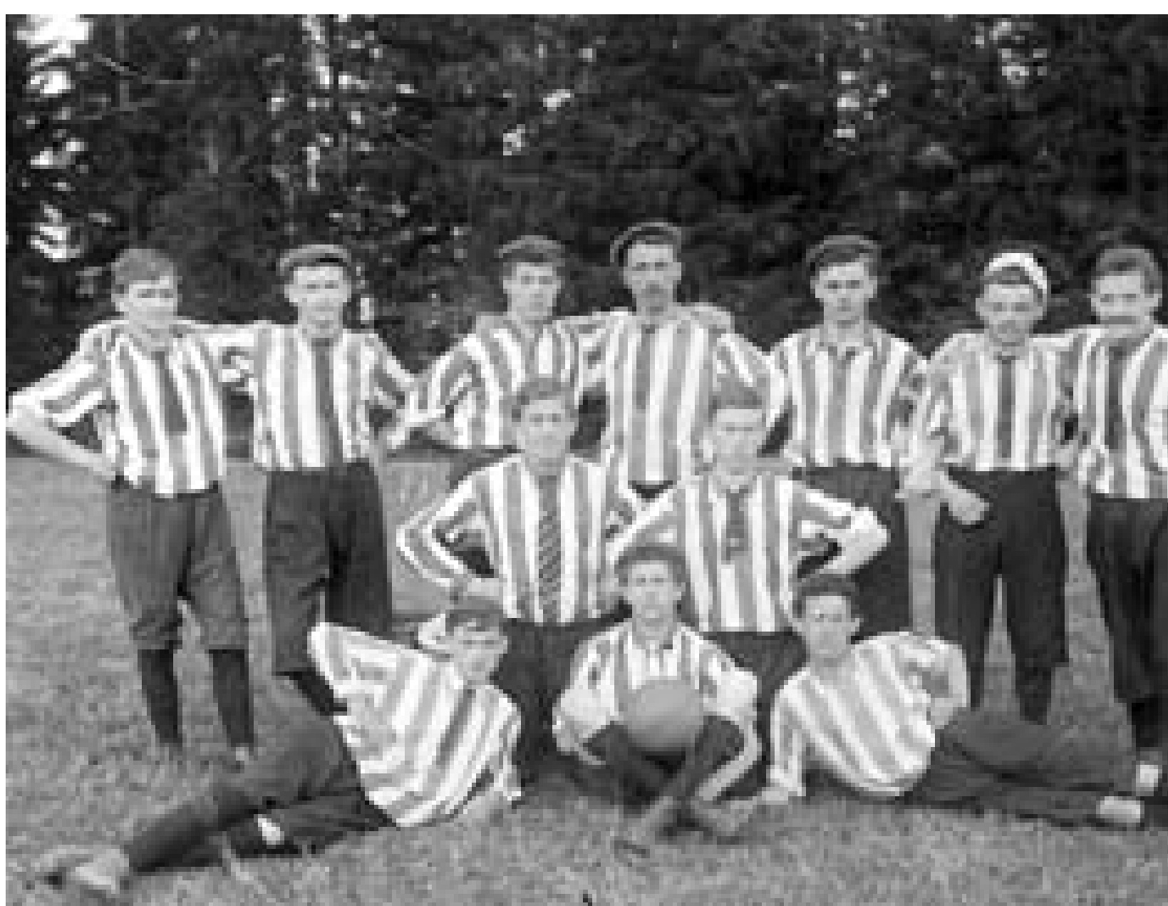Erste Mannschaft des FC Furtwangen vor dem ersten Spiel gegen Gütenbach 1907
